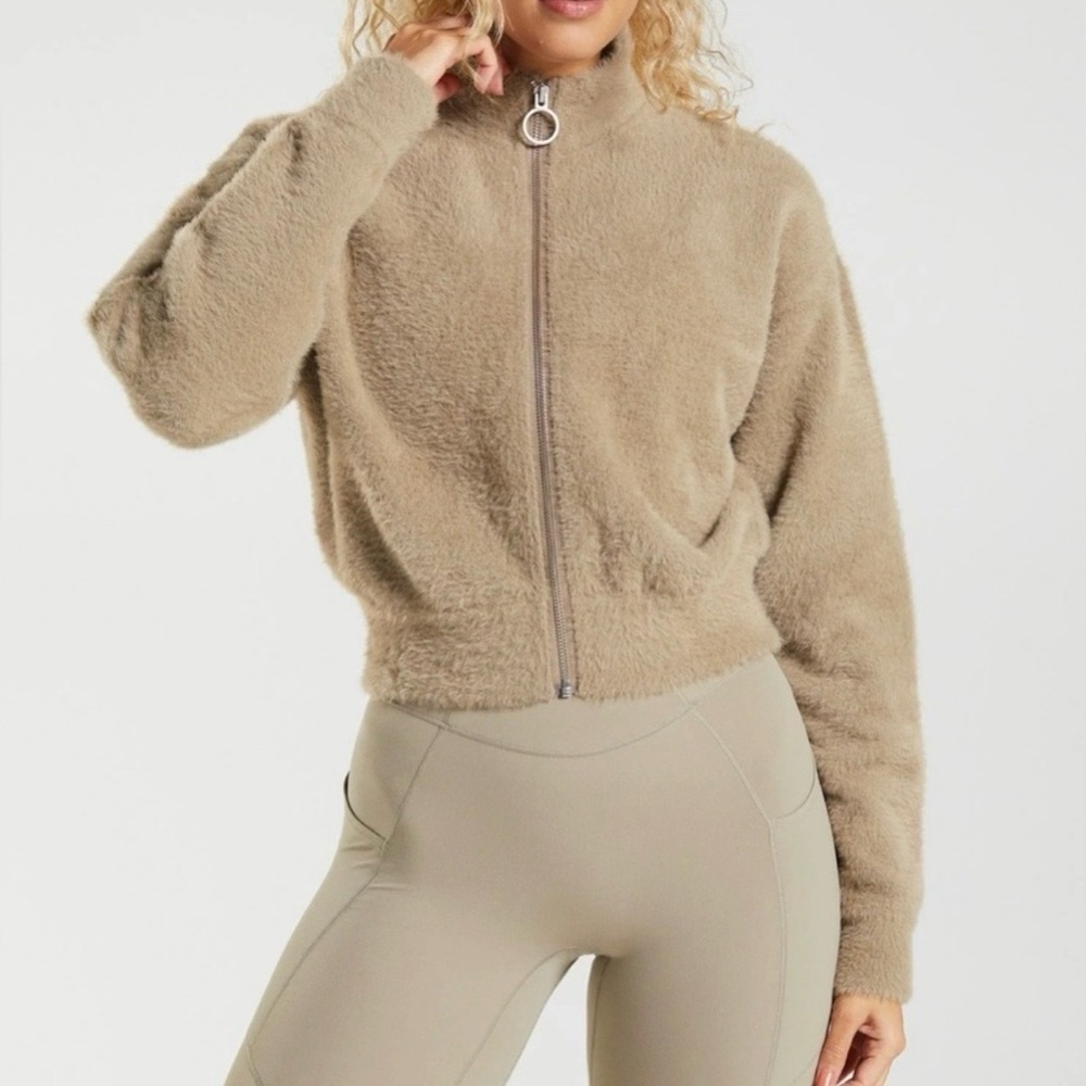 Gymshark
Gymshark × Whitney Simmons Whitney eyelash knit jacket
Size XS